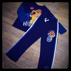 Size 5t boys Lion King Matching joggers set